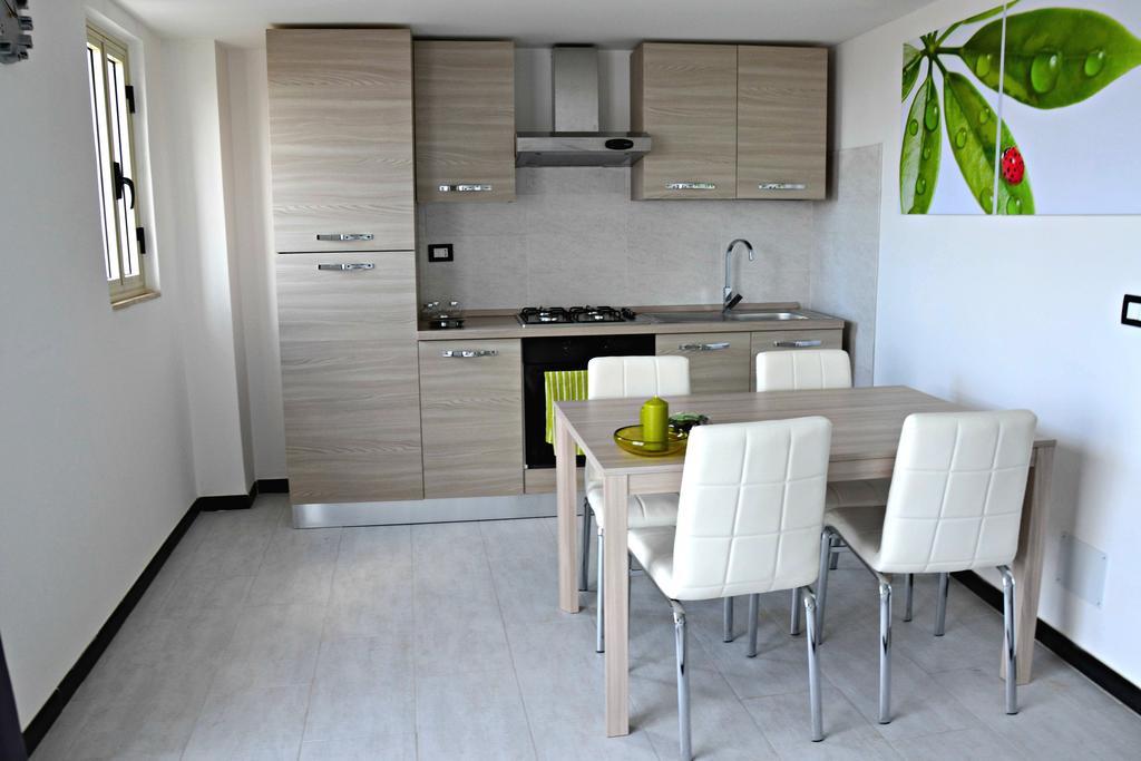 גיארדיני נאקסוס Naxos Apartments מראה חיצוני תמונה