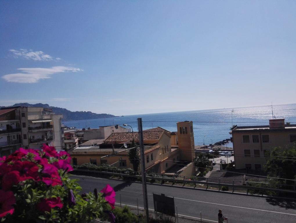 גיארדיני נאקסוס Naxos Apartments מראה חיצוני תמונה